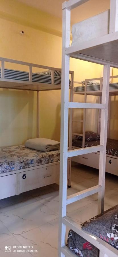 Hostel Hashtag Traveler'S Lakhnaú Exteriér fotografie